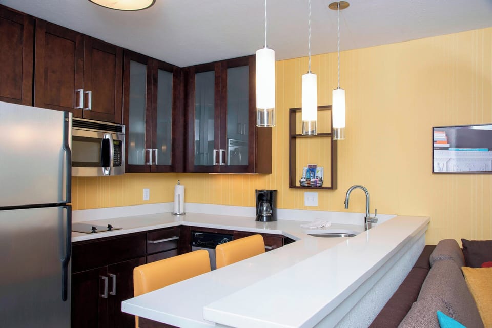 Full-size fridge, microwave, stovetop, dishwasher