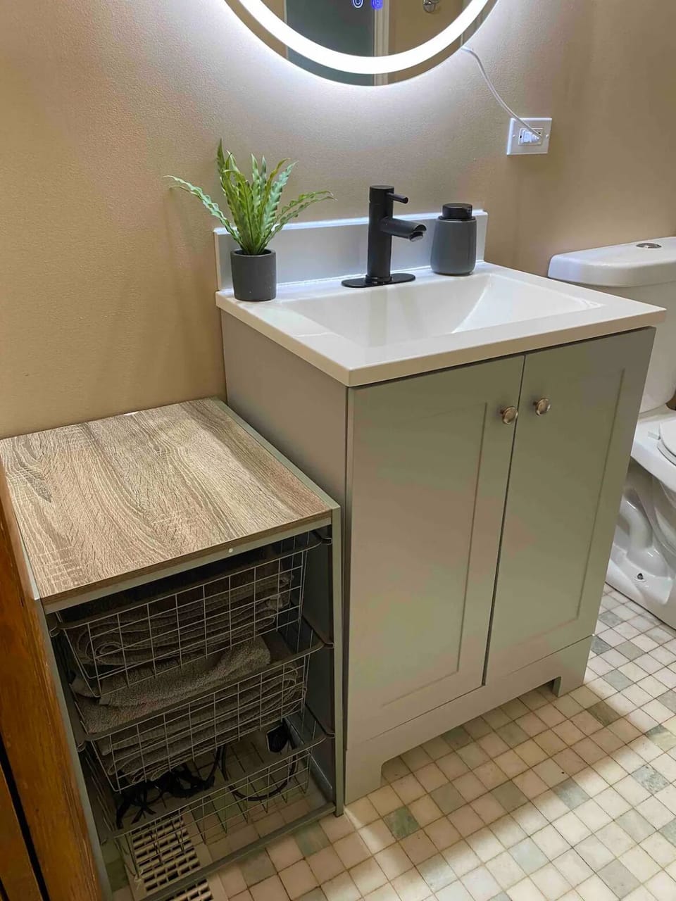 Towels and hairdryer included