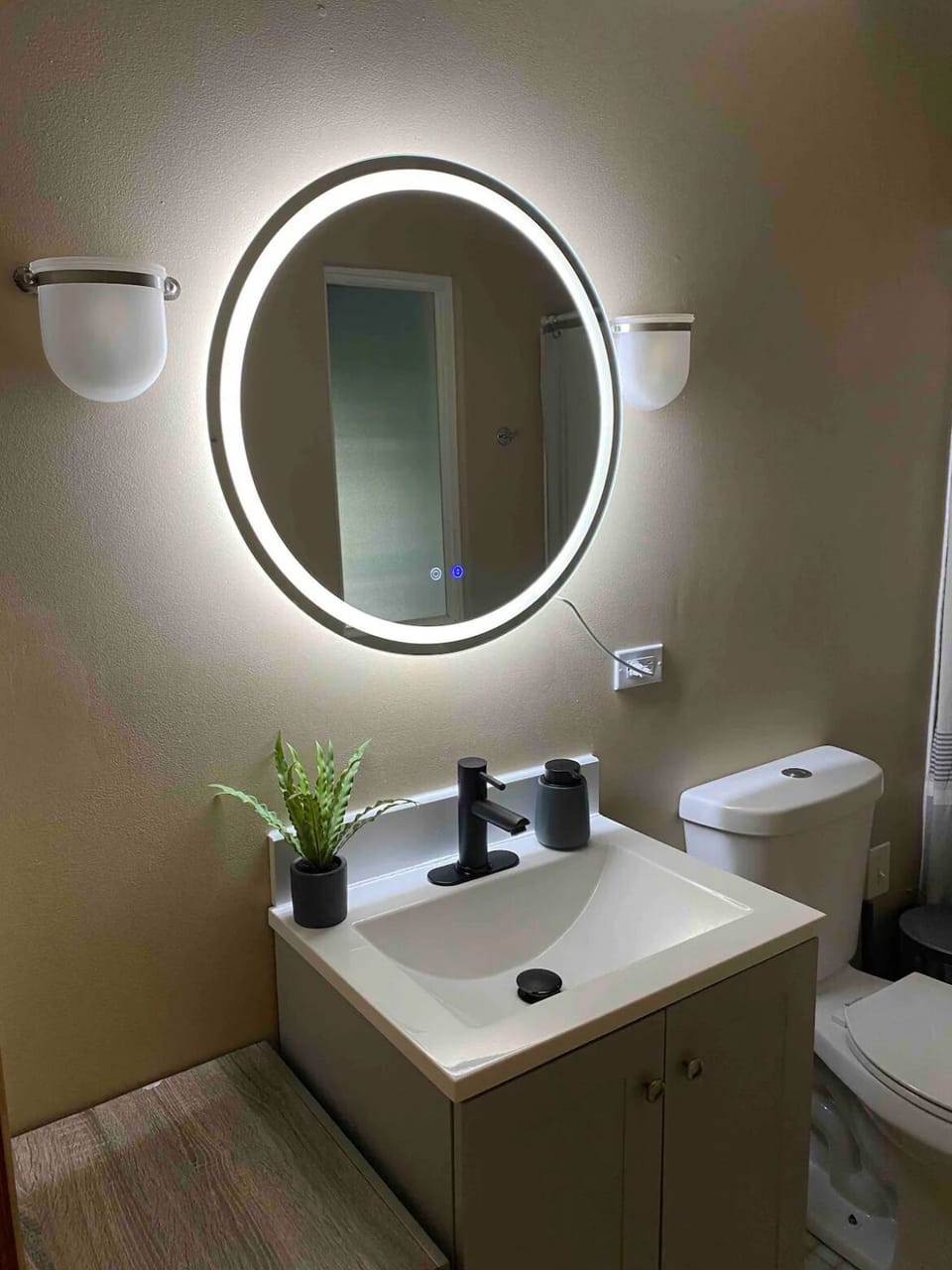 Great front lighting led mirror