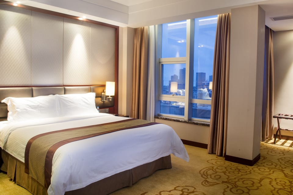 Superior King Room | Minibar, in-room safe, desk, blackout drapes