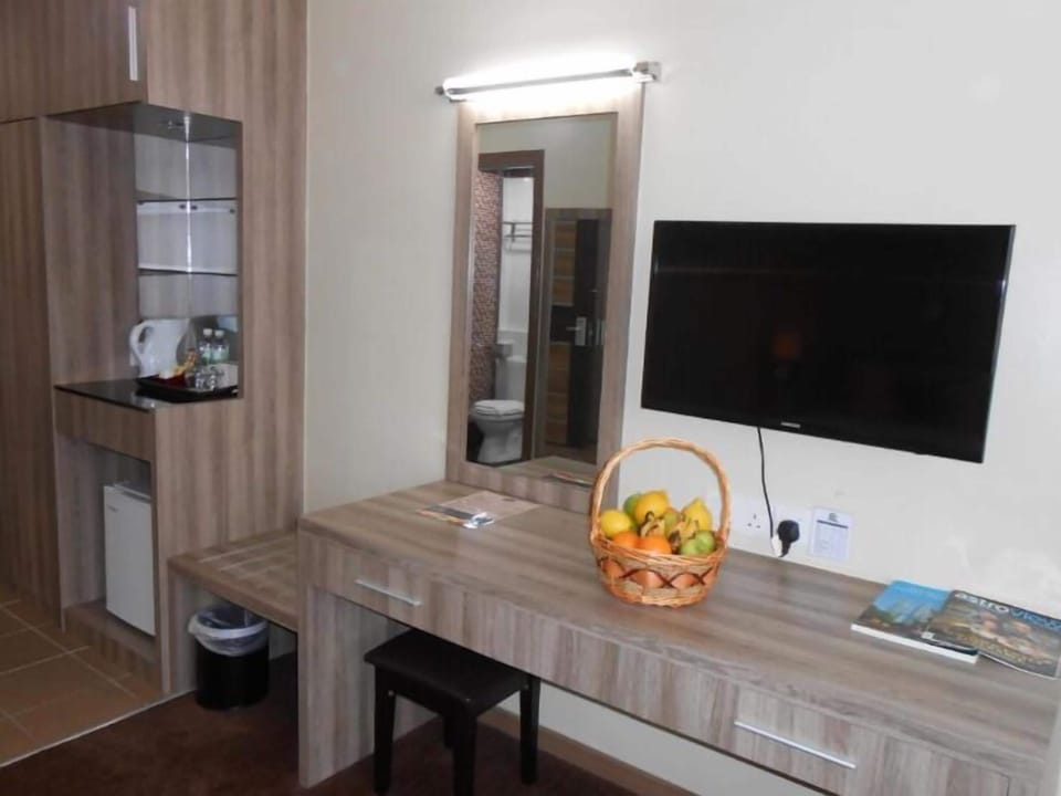 Superior Twin Room, Mountain View | Desk, iron/ironing board (on request), WiFi (free), bed sheets