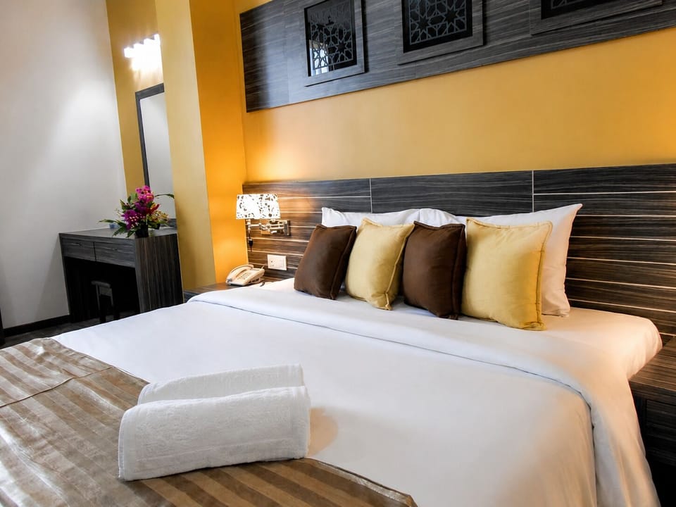 Deluxe Suite, Hill View | Desk, iron/ironing board (on request), WiFi (free), bed sheets