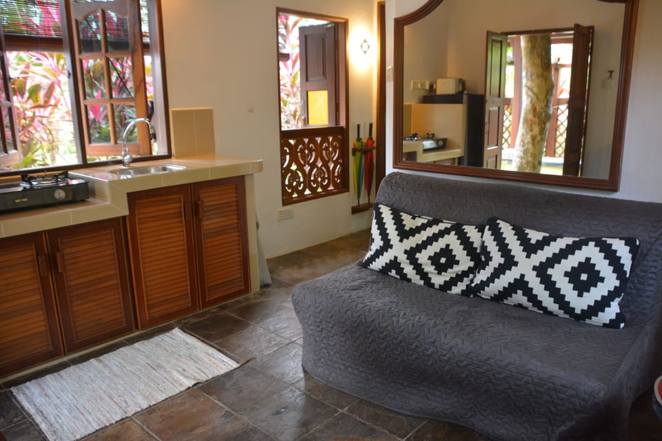 Gate house | Laptop workspace, cribs/infant beds, free WiFi