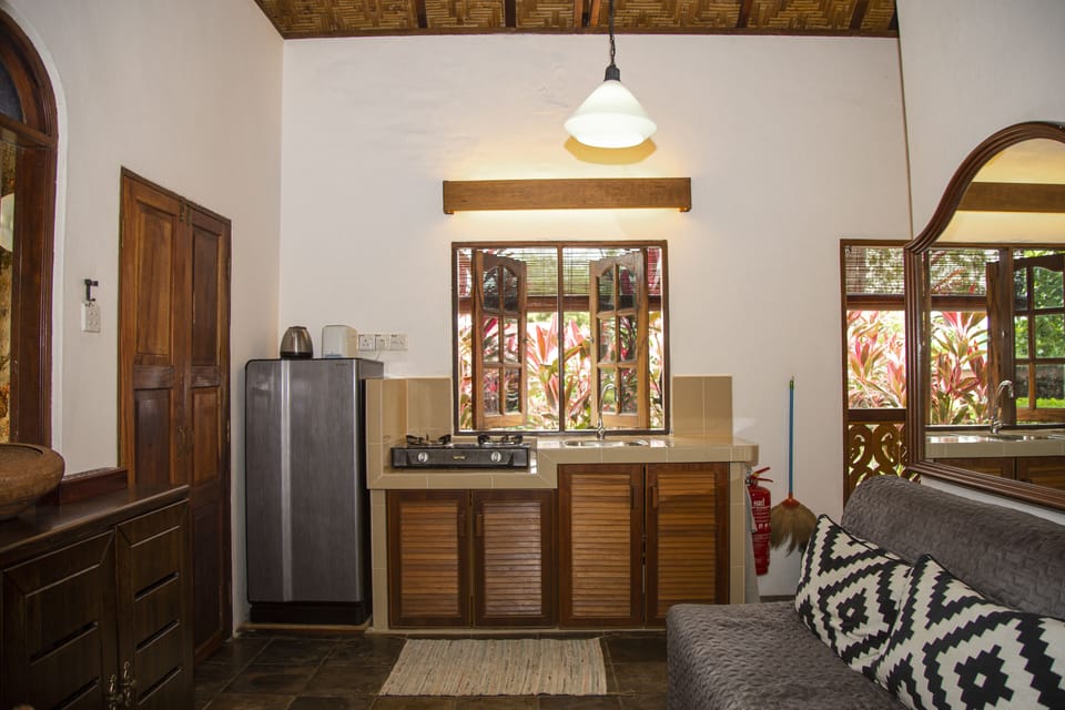 Gate house | Private kitchen | Full-size fridge, stovetop, electric kettle