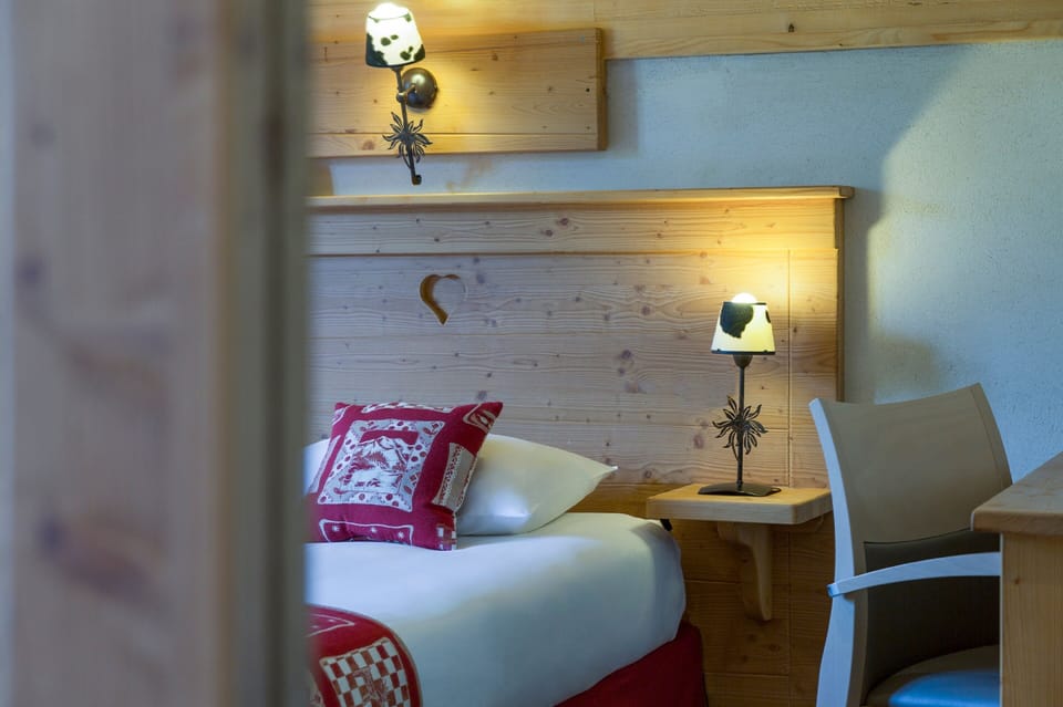 In-room safe, desk, blackout drapes, soundproofing