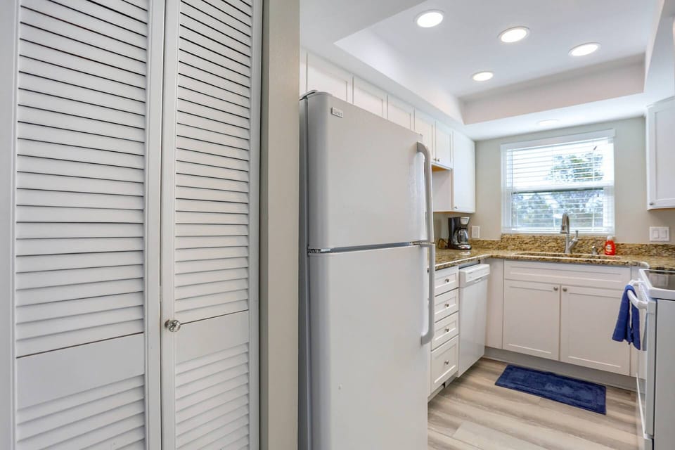Fully Equipped Galley Style Kitchen