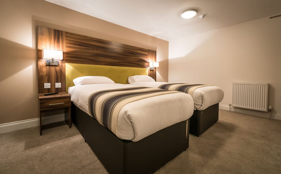 Superior Twin Room, Ensuite (Large Twin Room) | Desk, iron/ironing board, free WiFi, bed sheets