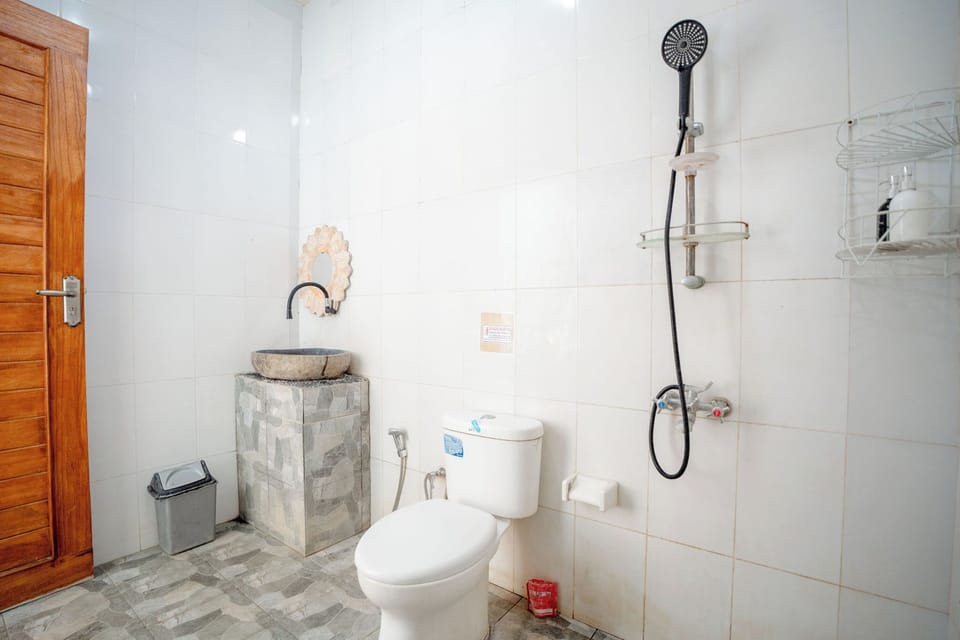 Deluxe Double Room | Bathroom | Shower, towels