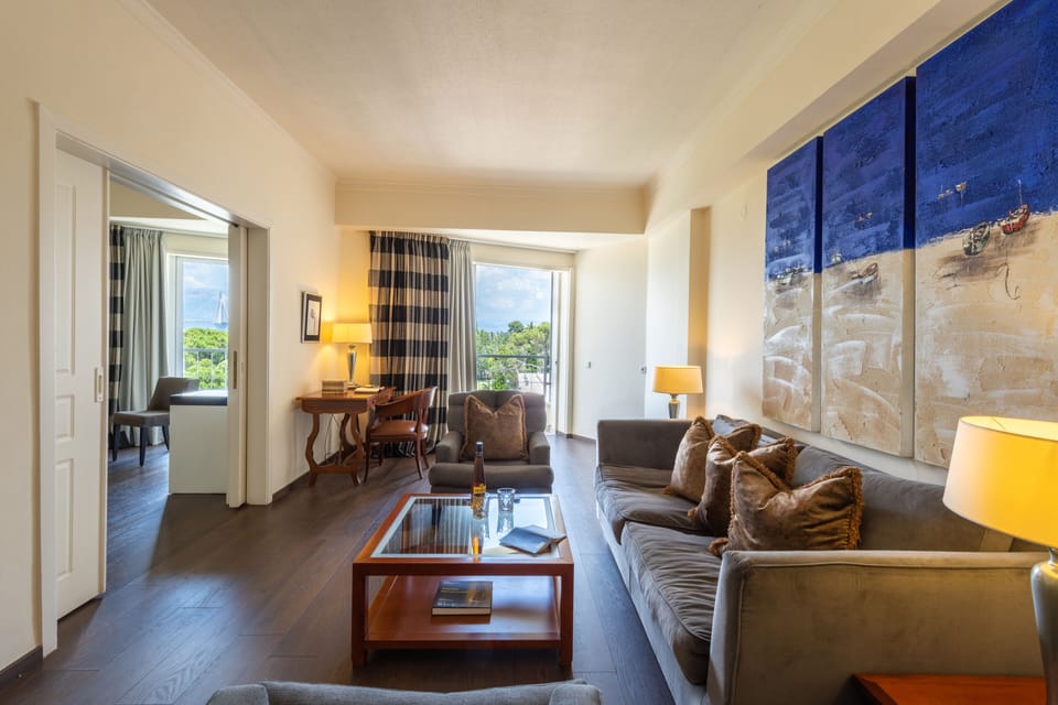 Suite | Living area | TV
