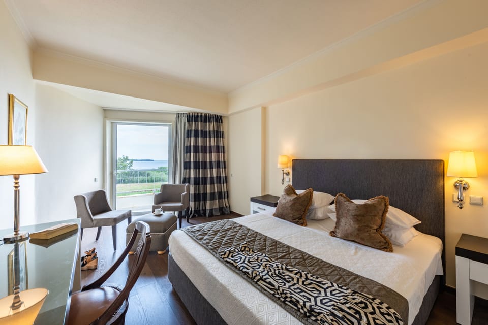 Suite | Minibar, in-room safe, soundproofing, WiFi (free)