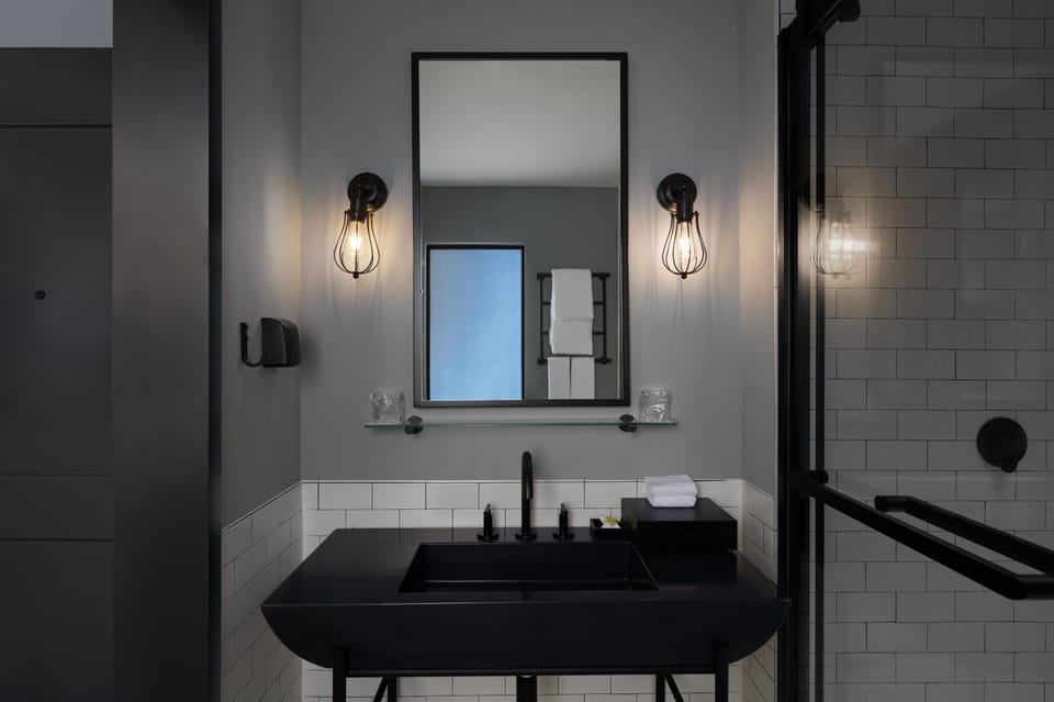 Room, 1 King Bed, City View | Bathroom | Shower, rainfall showerhead, free toiletries, hair dryer