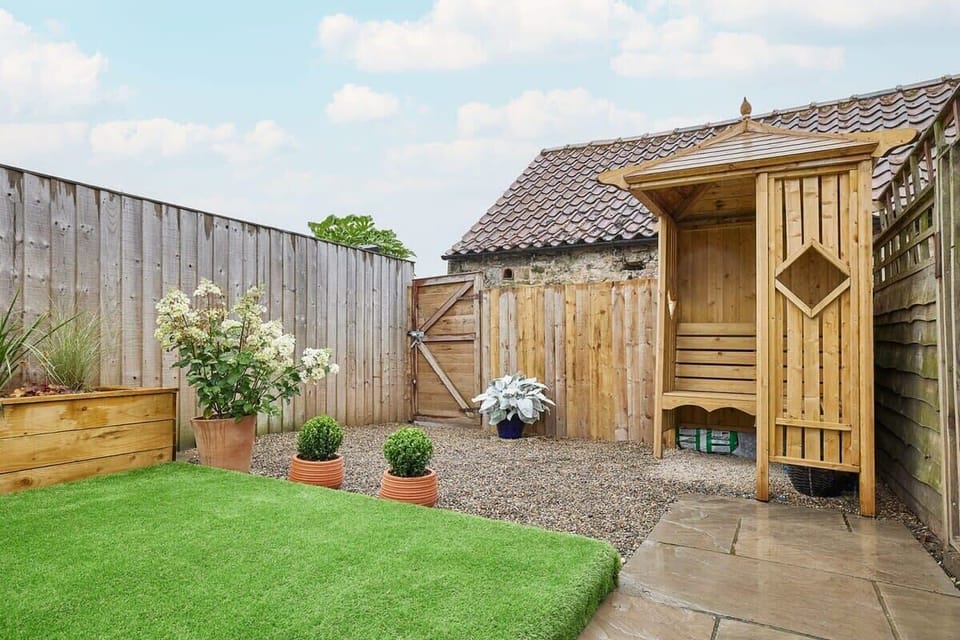 Willow Cottage, Helmsley - Host & Stay
