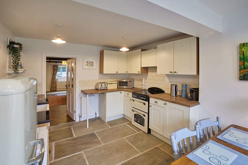 Willow Cottage, Helmsley - Host & Stay