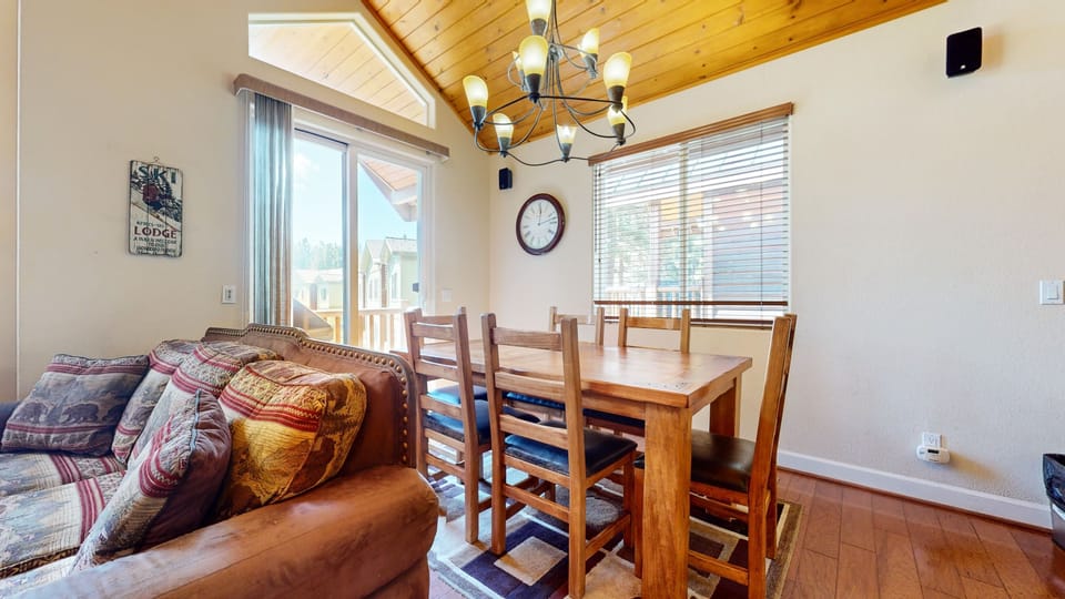 Condo, 3 Bedrooms | Dining
