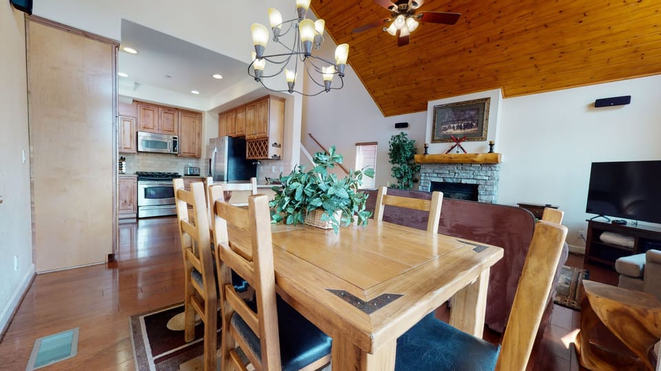 Condo, 3 Bedrooms | Dining
