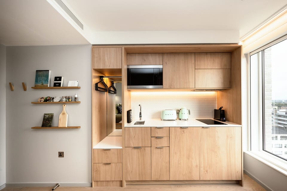 Studio Apartment s2 | Private kitchenette | Mini-fridge, microwave, oven, stovetop