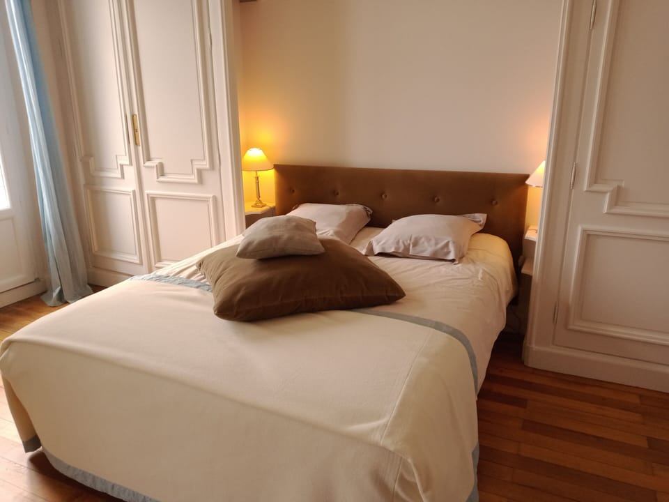 Luxury Double Room, Ensuite (Clos du Frère Etienne	)