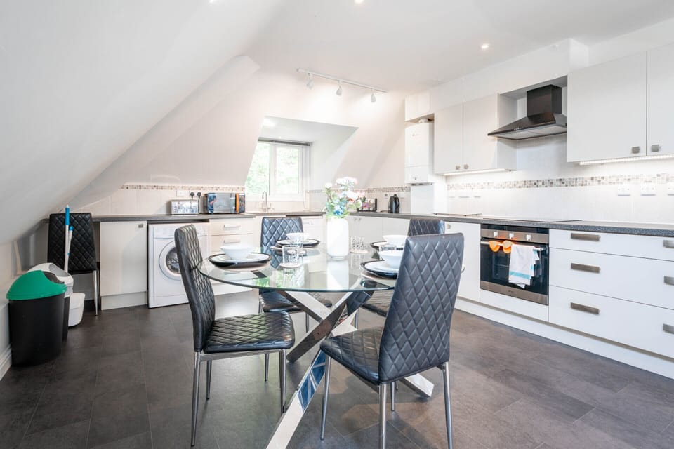 Deluxe Apartment, Private Bathroom, City View (2 bed 2 bath penthouse) | Dining
