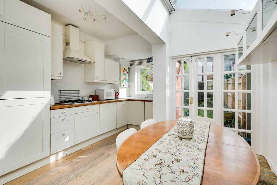 House | 4 bedrooms, WiFi
