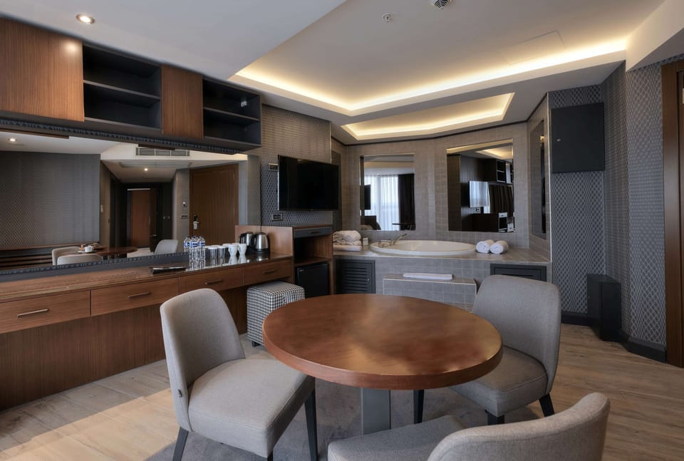 Presidential Suite | Soundproofing, free WiFi, bed sheets
