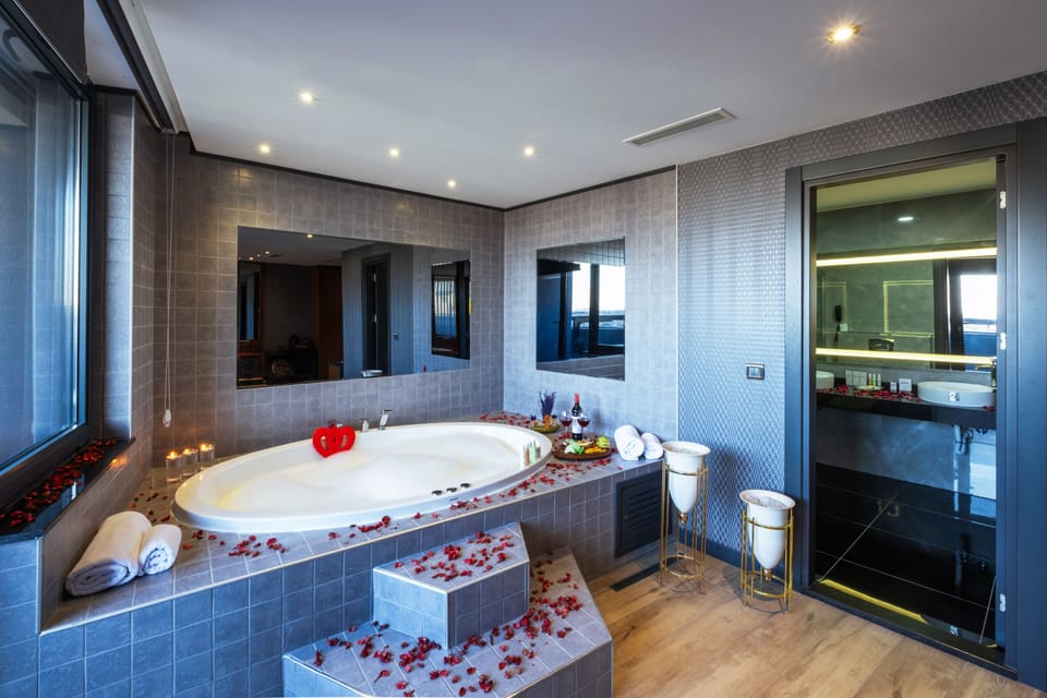 Junior Suite (Terrace) | Soundproofing, free WiFi, bed sheets