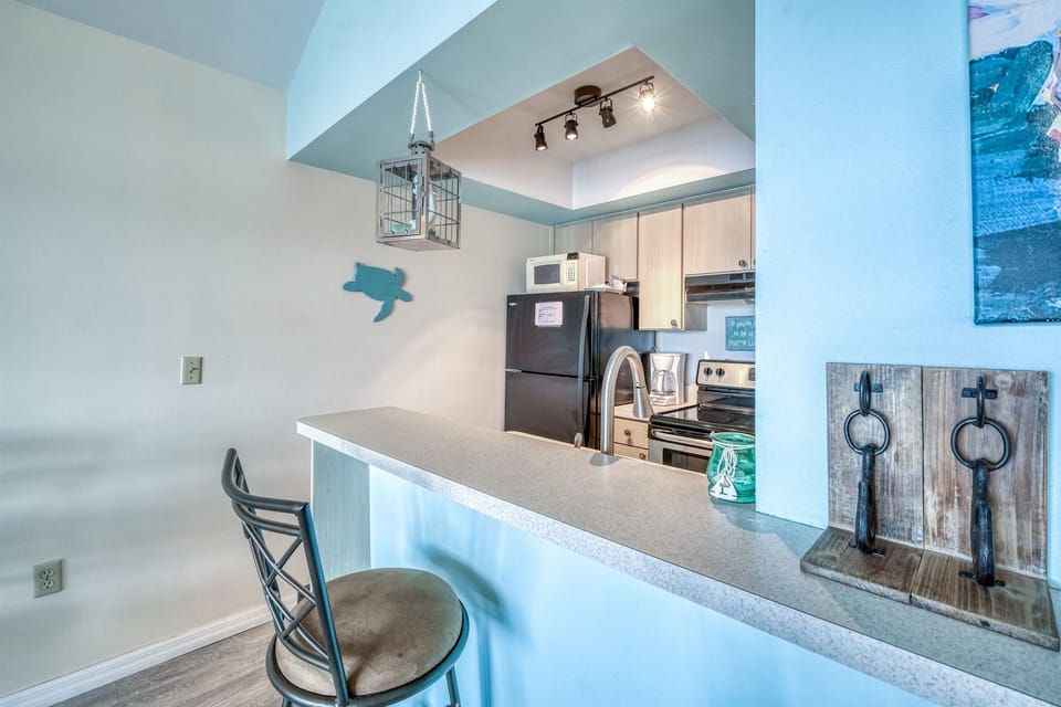 Bar height seating off of kitchen