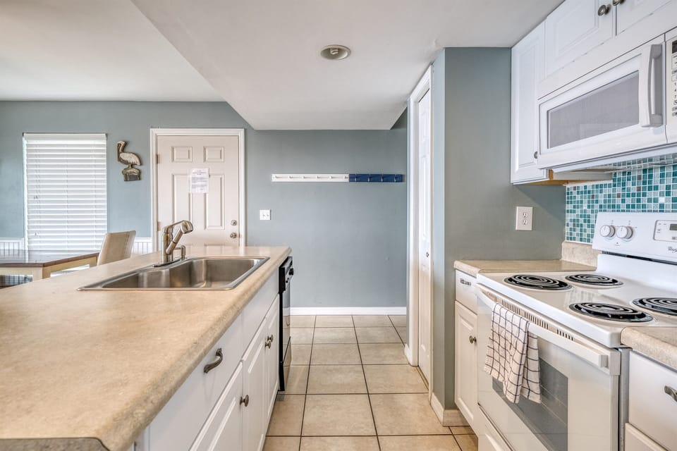 Kitchen has all the necessities
