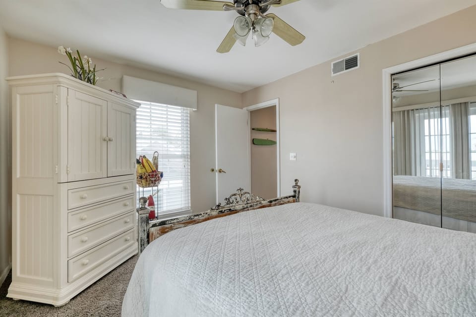 Second bedroom