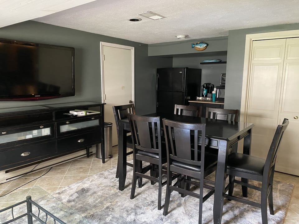 expandable dining table with seating for 6