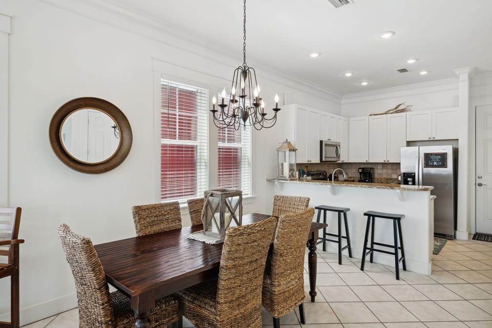 Spacious open concept with plenty of seating