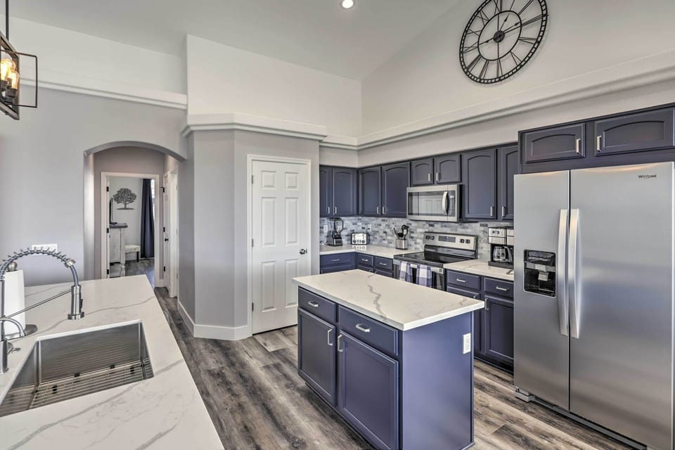 Fully Equipped Kitchen | Pots & Pans | Hot Water Pot