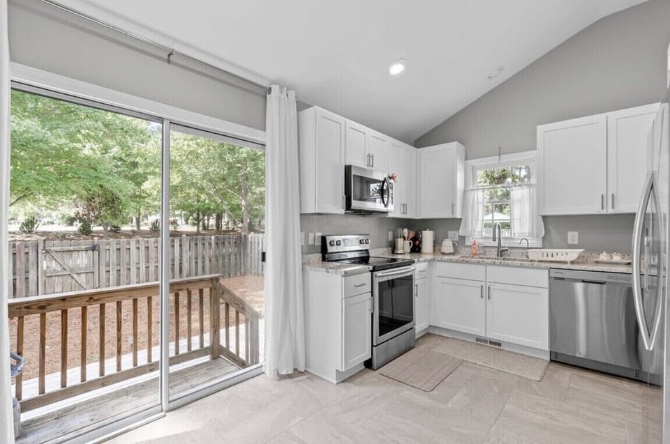 Well equipped kitchen: everything you need and more. 