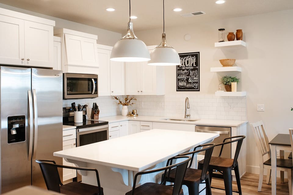 Kitchen area - Fully stocked kitchen with big island — perfect for family meals and easy breakfasts