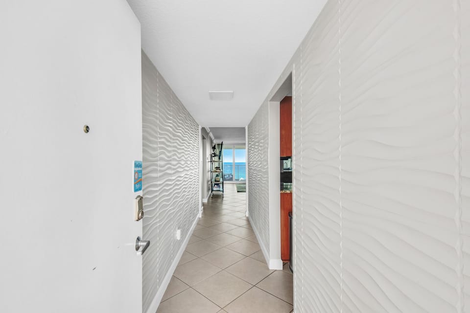 Entry to Shoreline Towers 3092