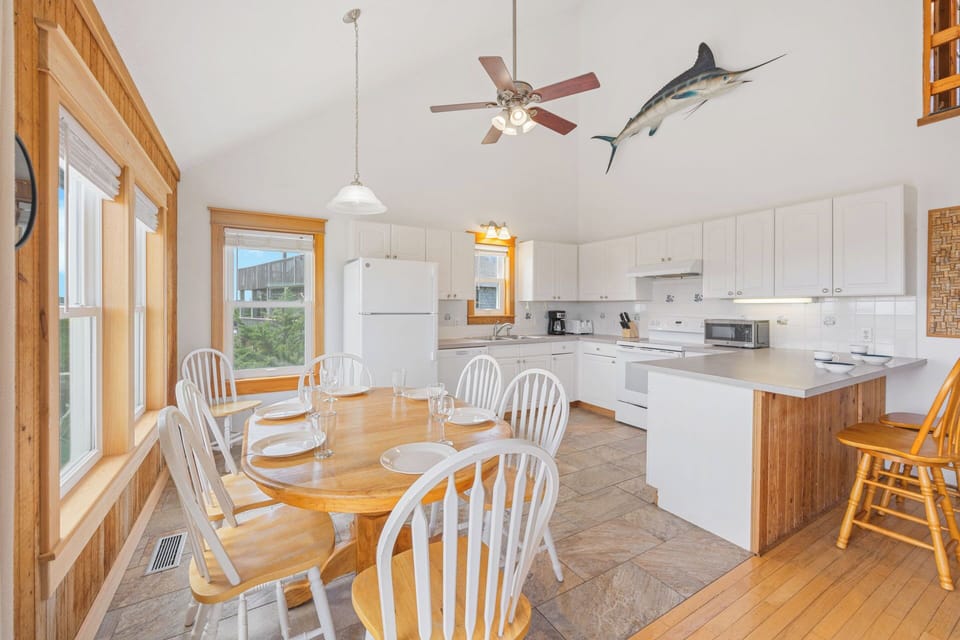 Surf or Sound Realty - 978 - No Problem - Dining Area -1