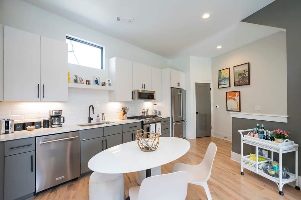 Fully Stocked Kitchen w/Stainless Appliances