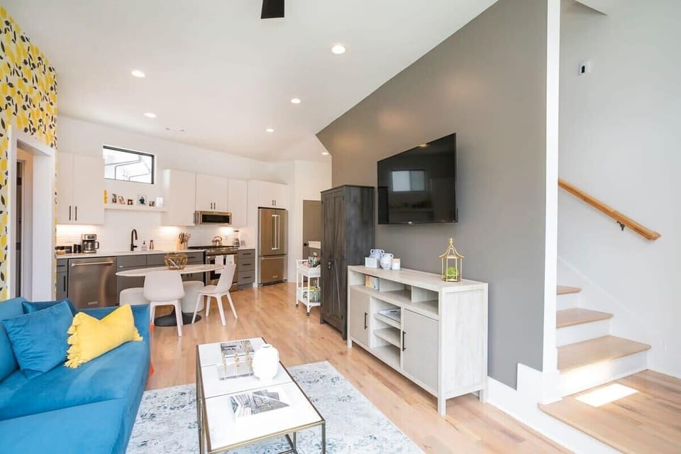 Living Room w/ Smart TV