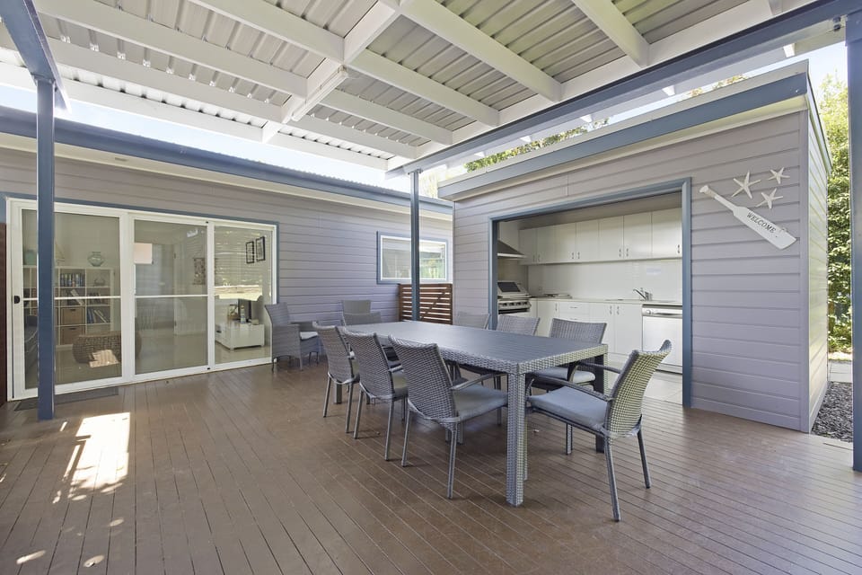Location Fingal Bay Beach House