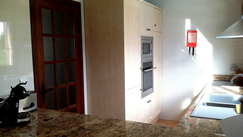 Breizas House Kitchen (2)
