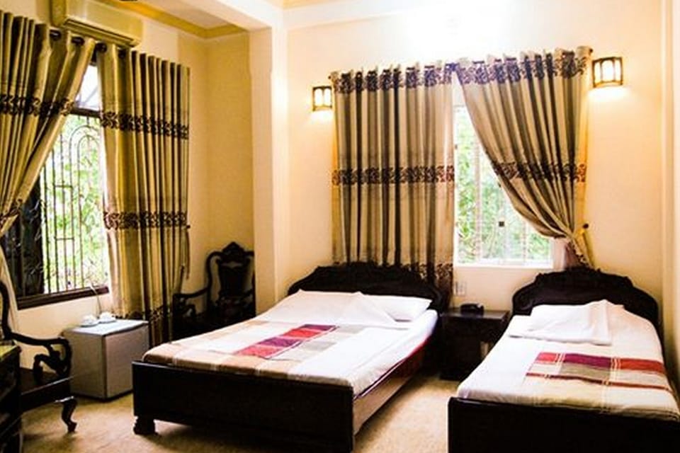 Standard Twin Room (Shared Balcony) | Minibar, desk, free WiFi
