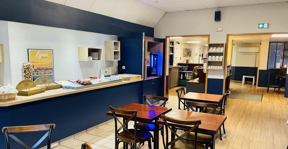 Daily buffet breakfast (EUR 9 per person)
