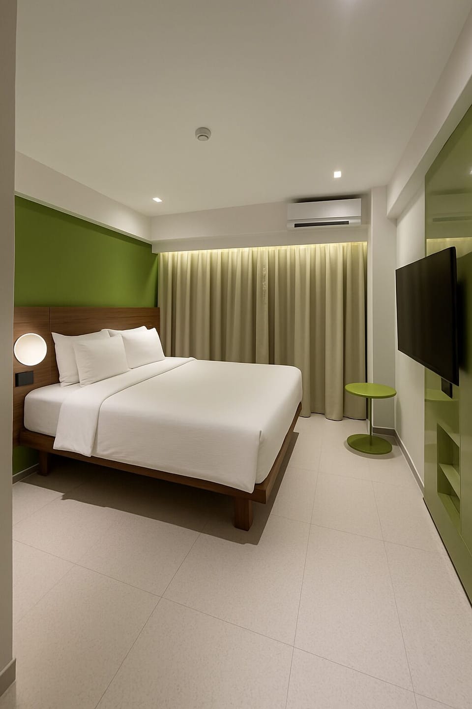 ION Suite Room | In-room safe, desk, laptop workspace, blackout drapes