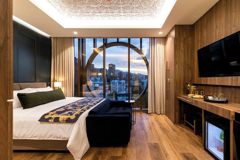 King Suite with Spa Bath - High Floor | City view