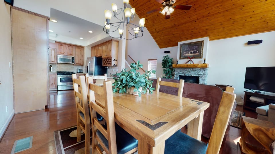 Hardwood, Chair, Furniture, Ceiling Fan, Flooring