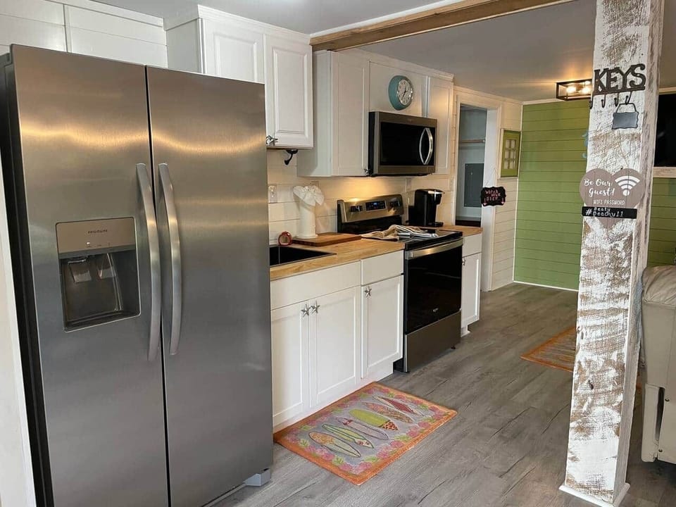 Fully equipped kitchen with new appliances