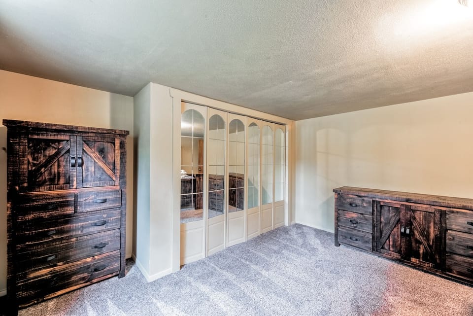House, Multiple Beds, Fireplace, River View | Interior