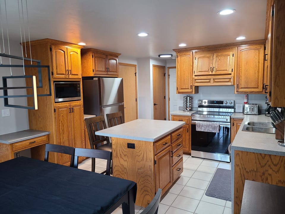 Fully equipped kitchen.