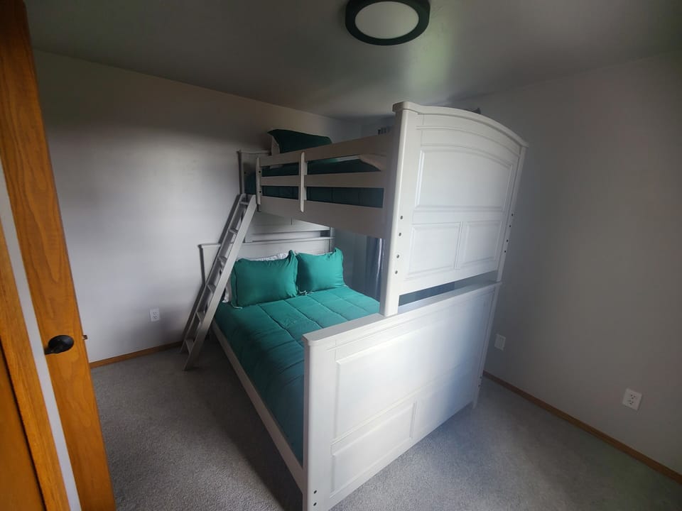 Another view of the bunk bed room.