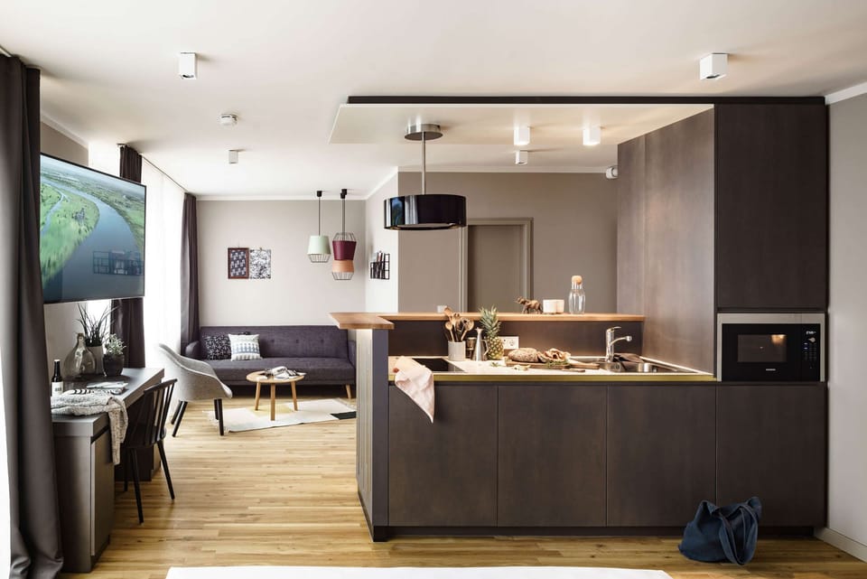 Bold Rooftop Studio with Balkony | Hypo-allergenic bedding, desk, laptop workspace, blackout drapes