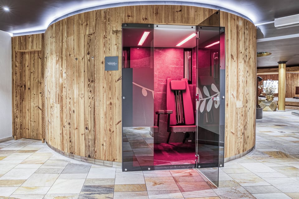 Couples treatment rooms, sauna, hot tub, Turkish bath, body treatments